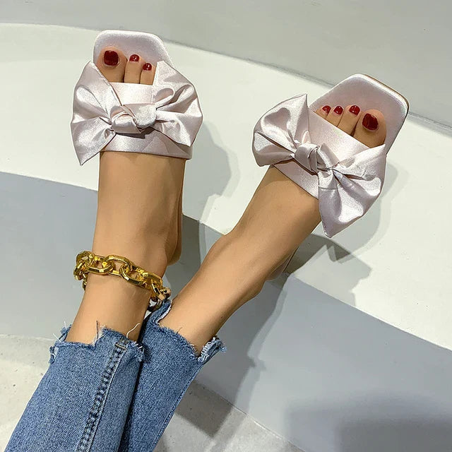 Zapatos de apoyo elegantes y detallados