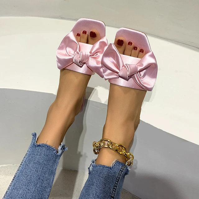 Zapatos de apoyo elegantes y detallados