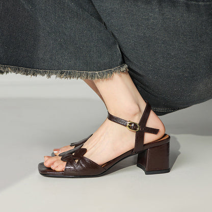 Sandalias ortopédicas cómodas y elegantes para el verano.