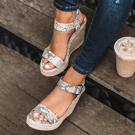 Elegantes y detallados tacones de apoyo para el verano