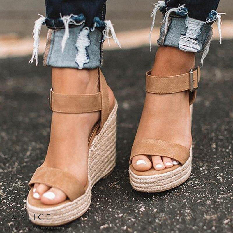 Elegantes y detallados tacones de apoyo para el verano
