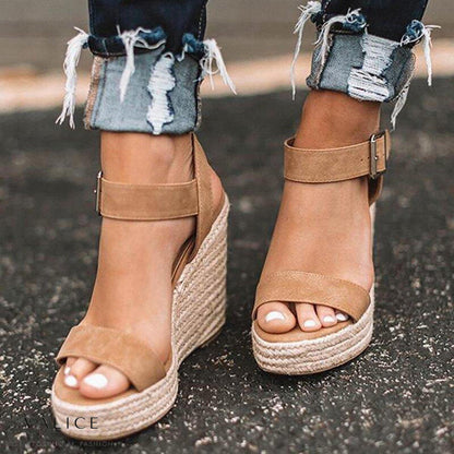 Elegantes y detallados tacones de apoyo para el verano